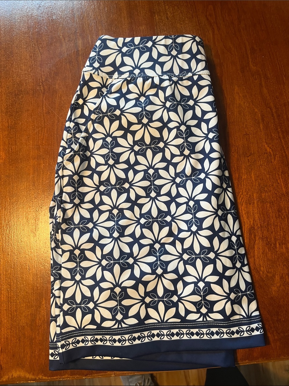 Izod performance Navy and White Floral-Pattern skort